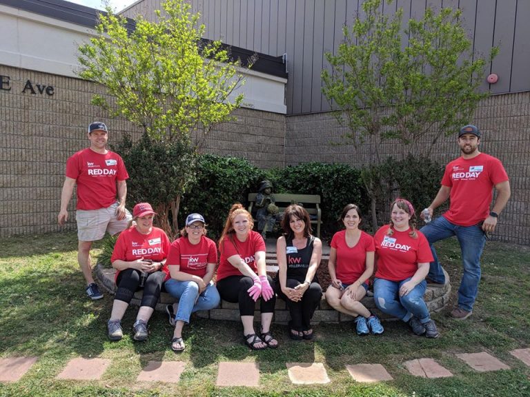 Mills Elementary Receives Donation from Keller Williams